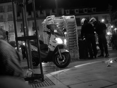 Mucha policia poca diversion